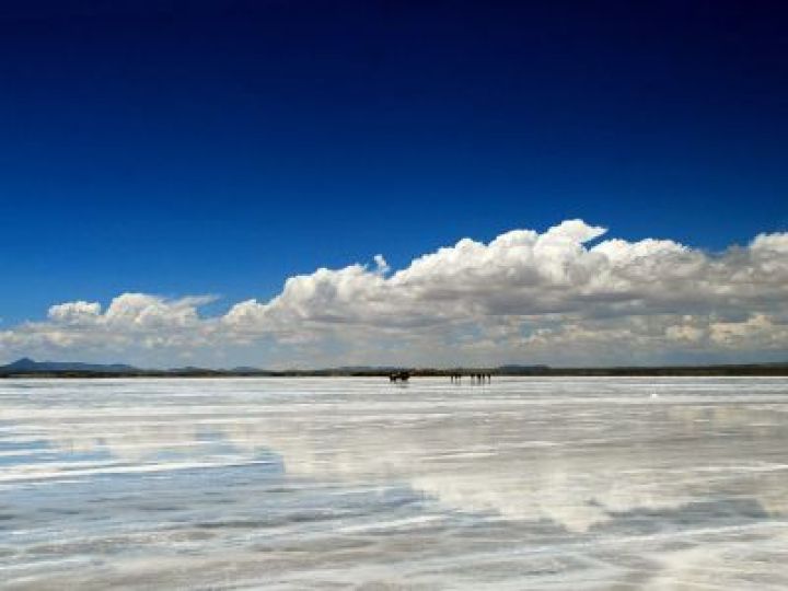 1024px-Vista_del_Salar_de_Uyuni-6fa9m7payzp6uakfvjg8gz3jwze8lntowzpwehqhk00.jpg