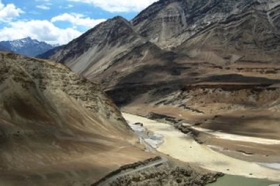 1024px-Zanskar_and_Indus_river_confluence_in_Ladakh-1s8v8e6a75pktby7vi85t1aiv57nb07041ocyqbbg6uc.jpg