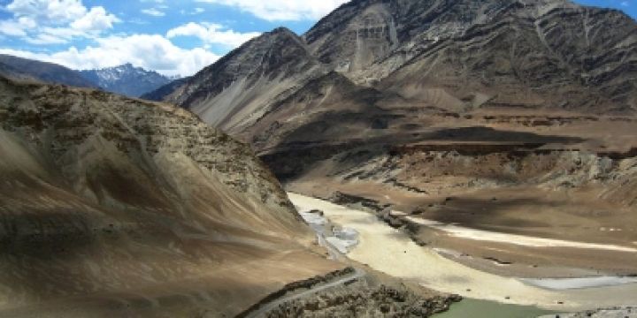 1024px-Zanskar_and_Indus_river_confluence_in_Ladakh-1s8v8e6a75pktby7vi85t1aiv57nb07041ocyqbbg6uc.jpg