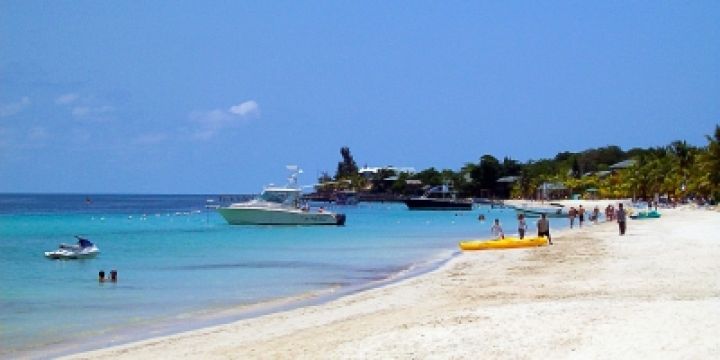 2048px-West_Bay_Beach_-Roatan_-Honduras-23May2009-g-1s8uwkq4wg5u5wifflro7gji0jeen8kw2ikgxc1ouqhw.jpg